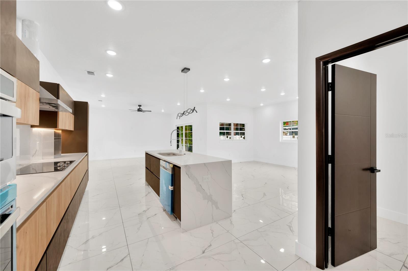 1105 CONANT AVE, SAFETY HARBOR, FL, 34695