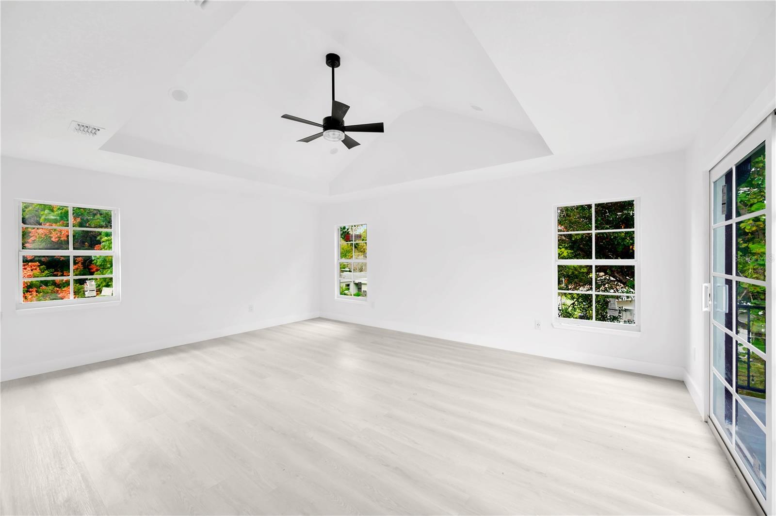 1105 CONANT AVE, SAFETY HARBOR, FL, 34695