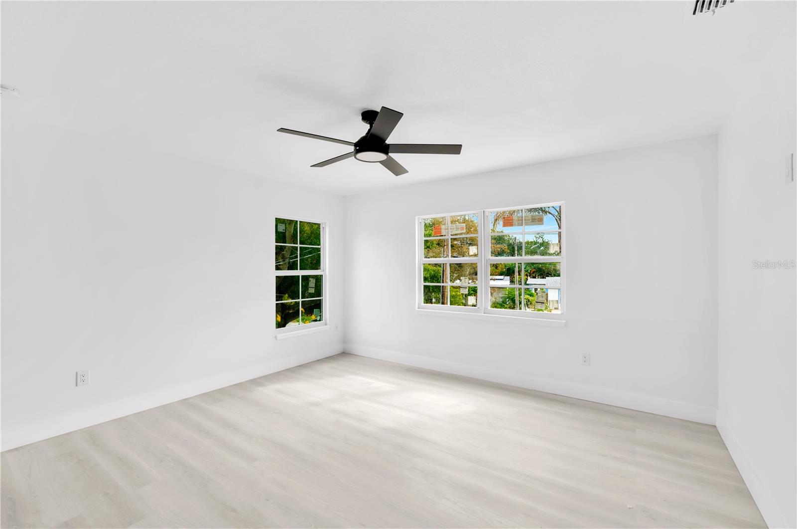 1105 CONANT AVE, SAFETY HARBOR, FL, 34695