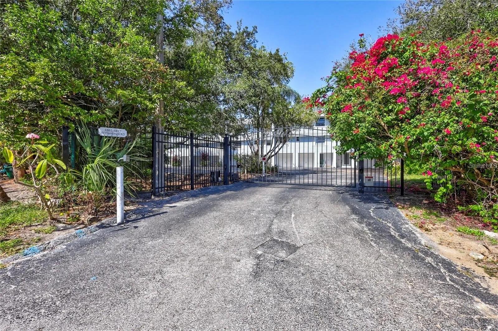 4863 W FLAMINGO RD #2, TAMPA, FL, 33611