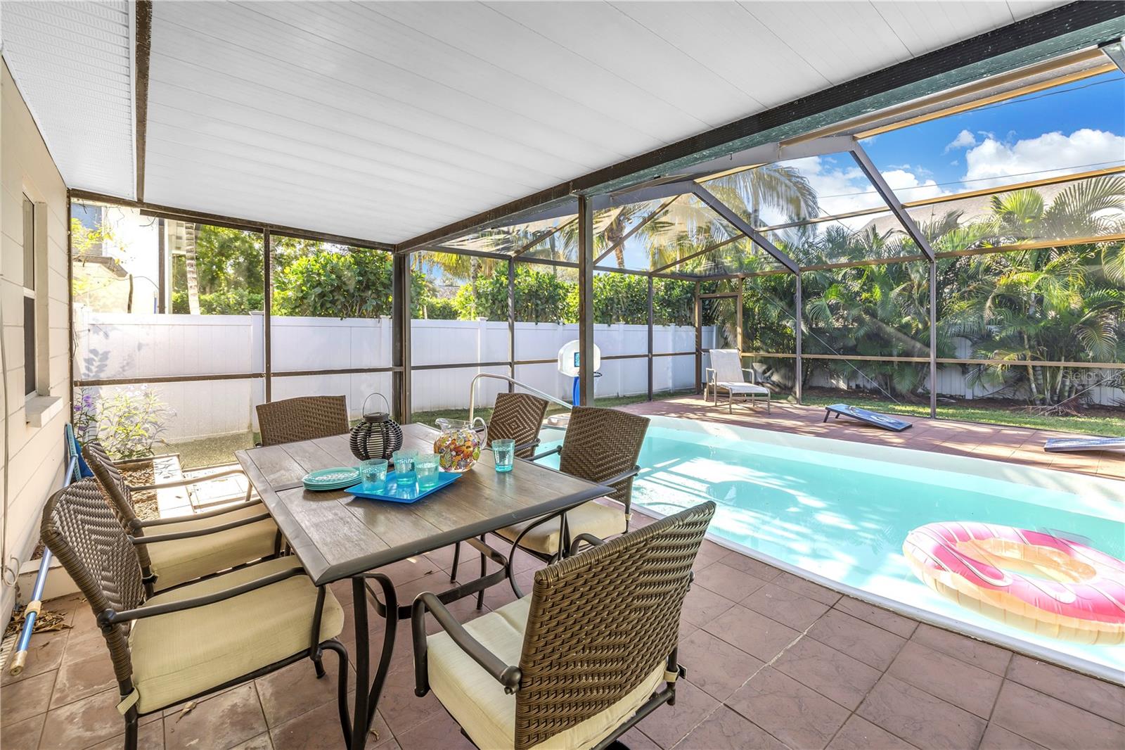610 CORDOVA BLVD NE, ST PETERSBURG, FL, 33704