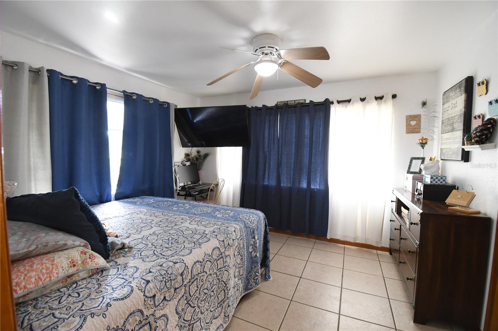 4107 DOVE VALLEY LN, LADY LAKE, FL, 32159