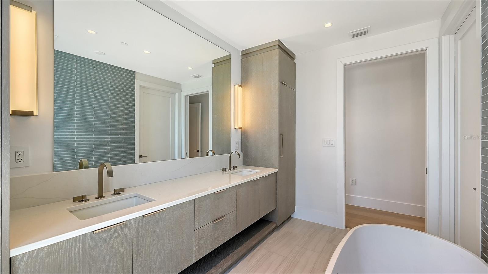 253 GOLDEN GATE PT #401, SARASOTA, FL, 34236