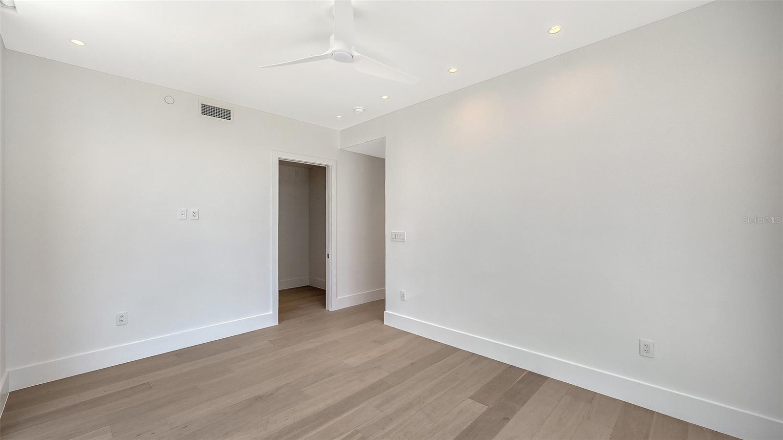 253 GOLDEN GATE PT #401, SARASOTA, FL, 34236