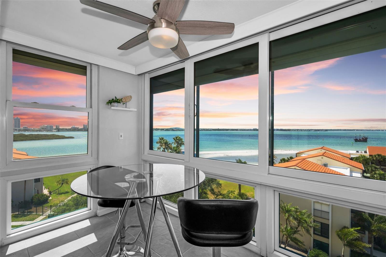 855 BAYWAY BLVD #708, CLEARWATER BEACH, FL, 33767