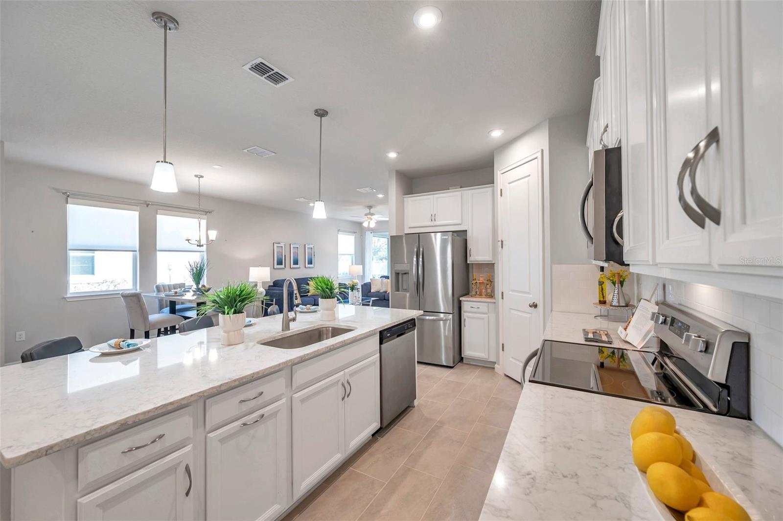 3747 LAUGHING DOVE AVE, SUN CITY CENTER, FL, 33573