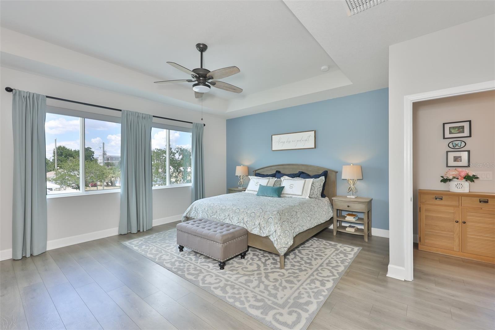 2407 W GRAY ST, TAMPA, FL, 33609