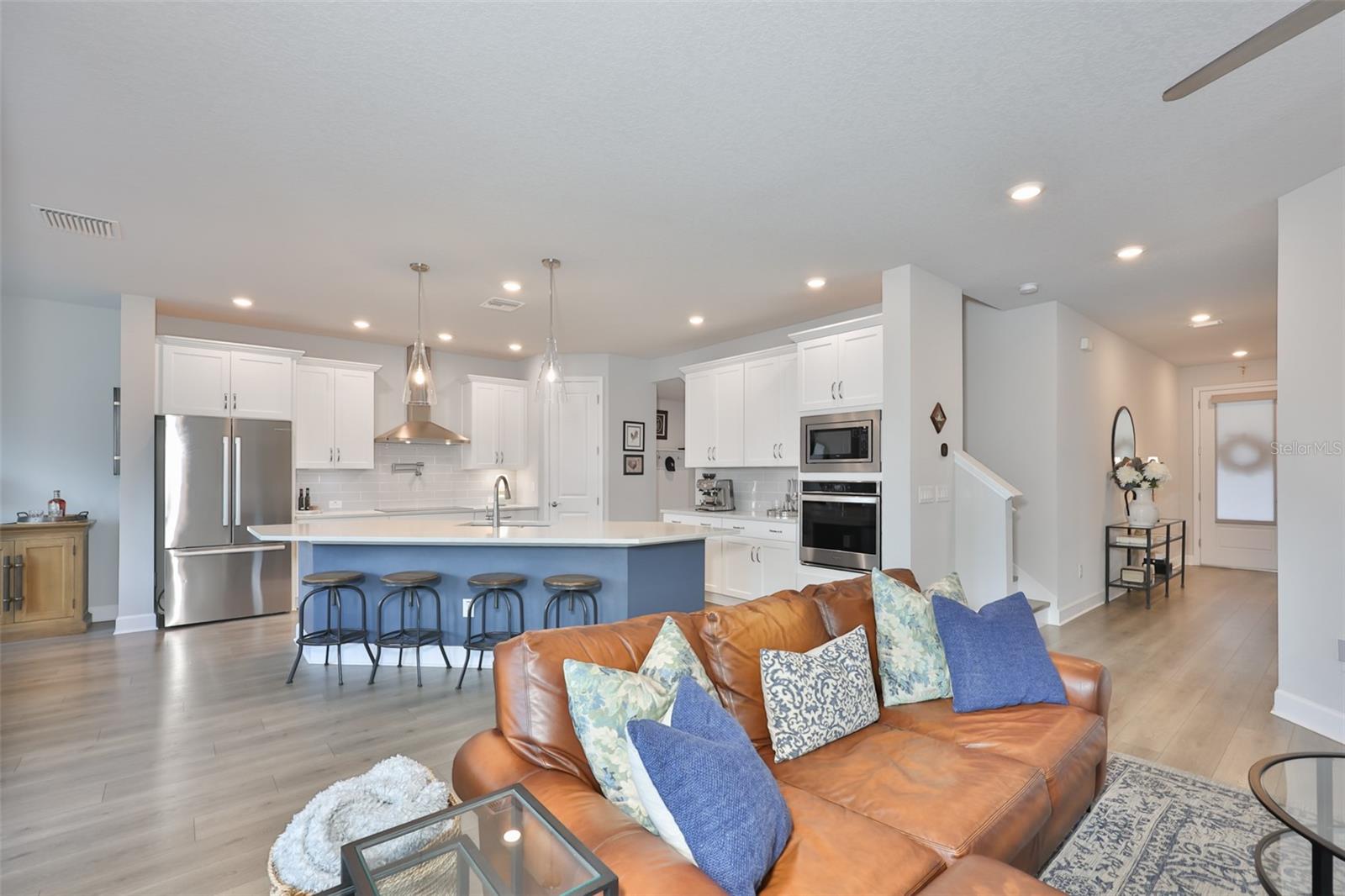 2407 W GRAY ST, TAMPA, FL, 33609