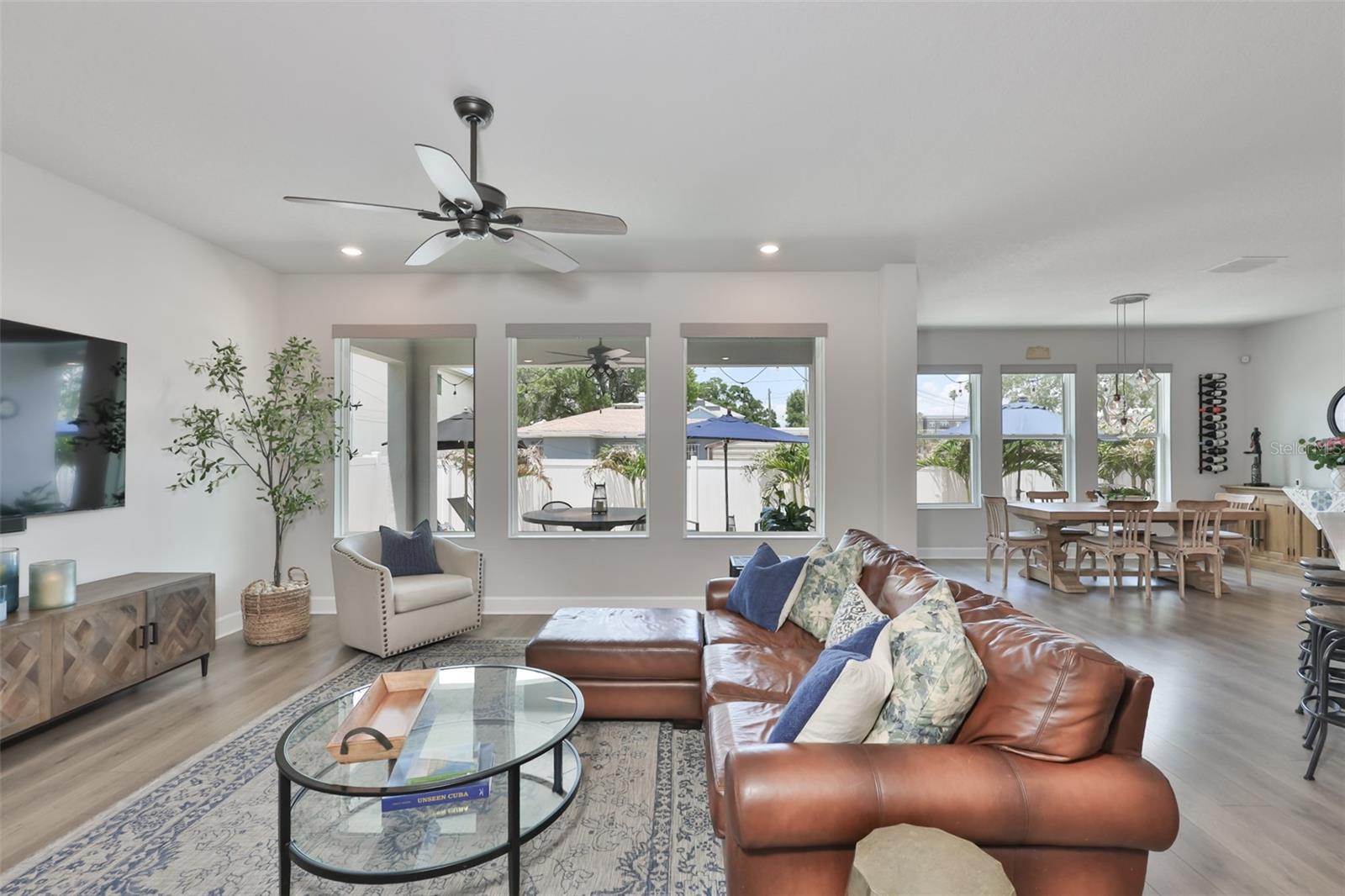 2407 W GRAY ST, TAMPA, FL, 33609