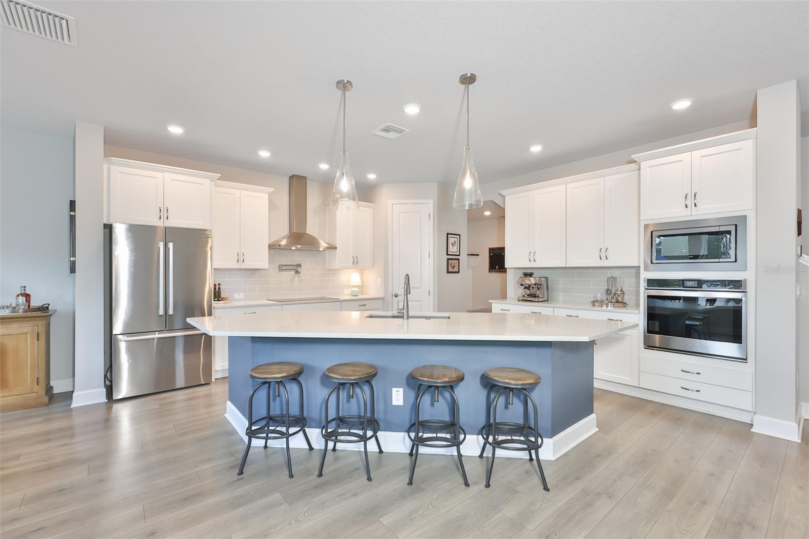 2407 W GRAY ST, TAMPA, FL, 33609
