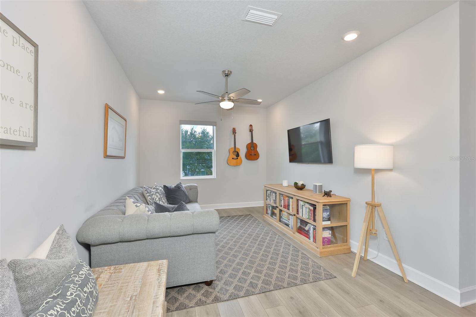 2407 W GRAY ST, TAMPA, FL, 33609