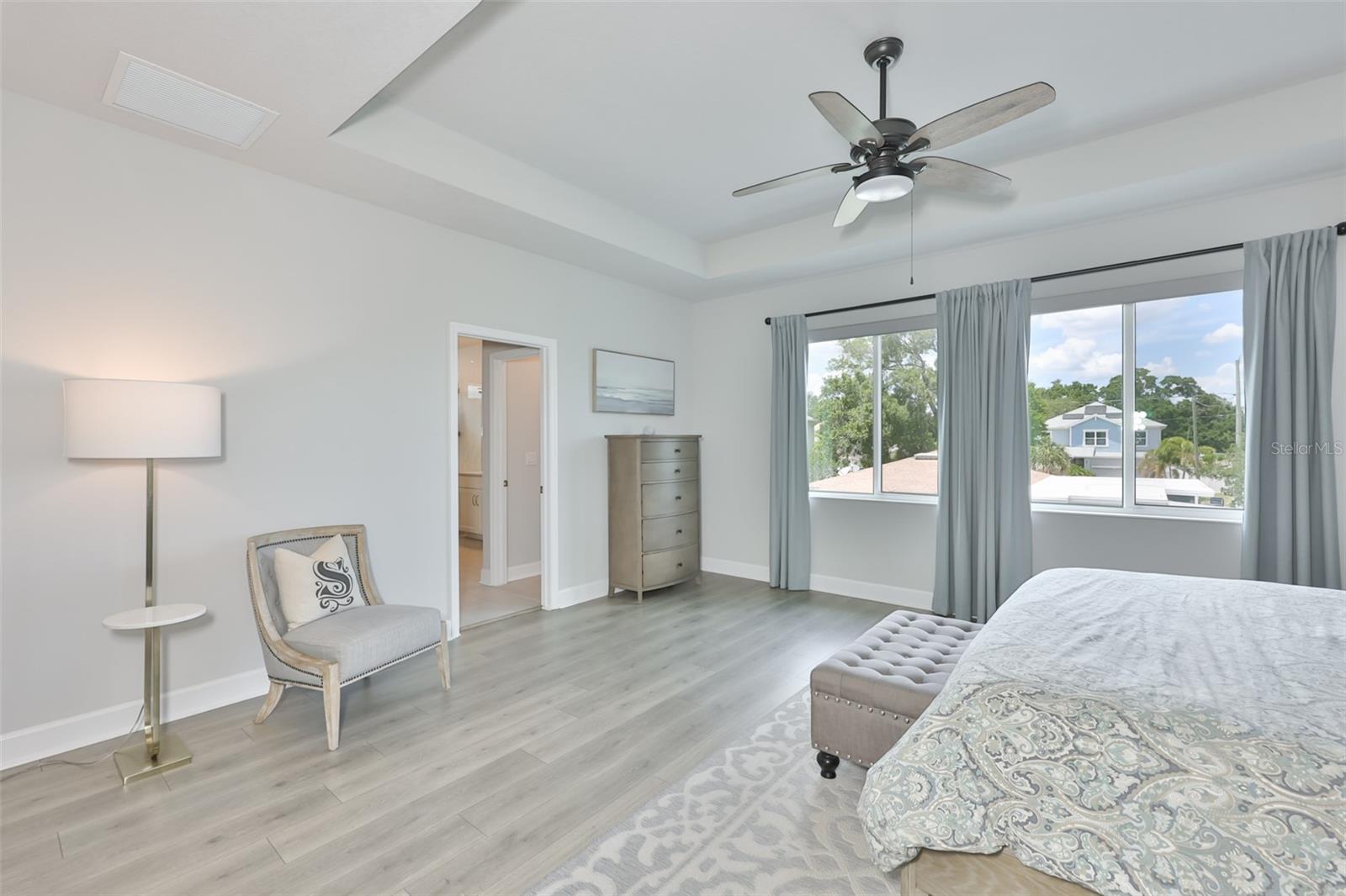 2407 W GRAY ST, TAMPA, FL, 33609