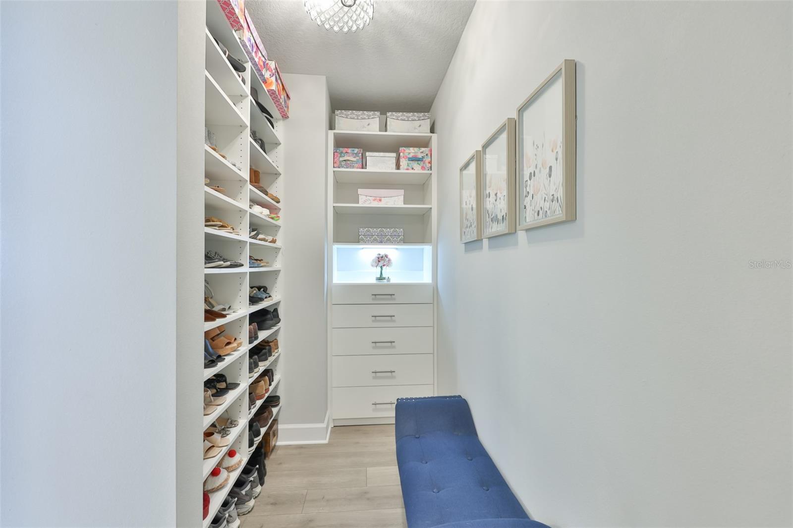 2407 W GRAY ST, TAMPA, FL, 33609