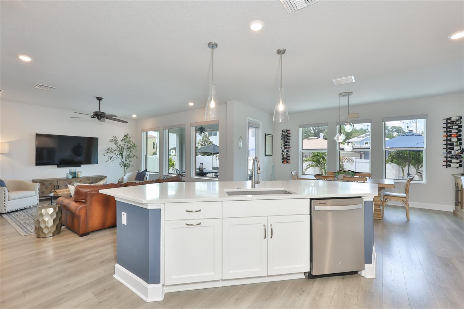 2407 W GRAY ST, TAMPA, FL, 33609