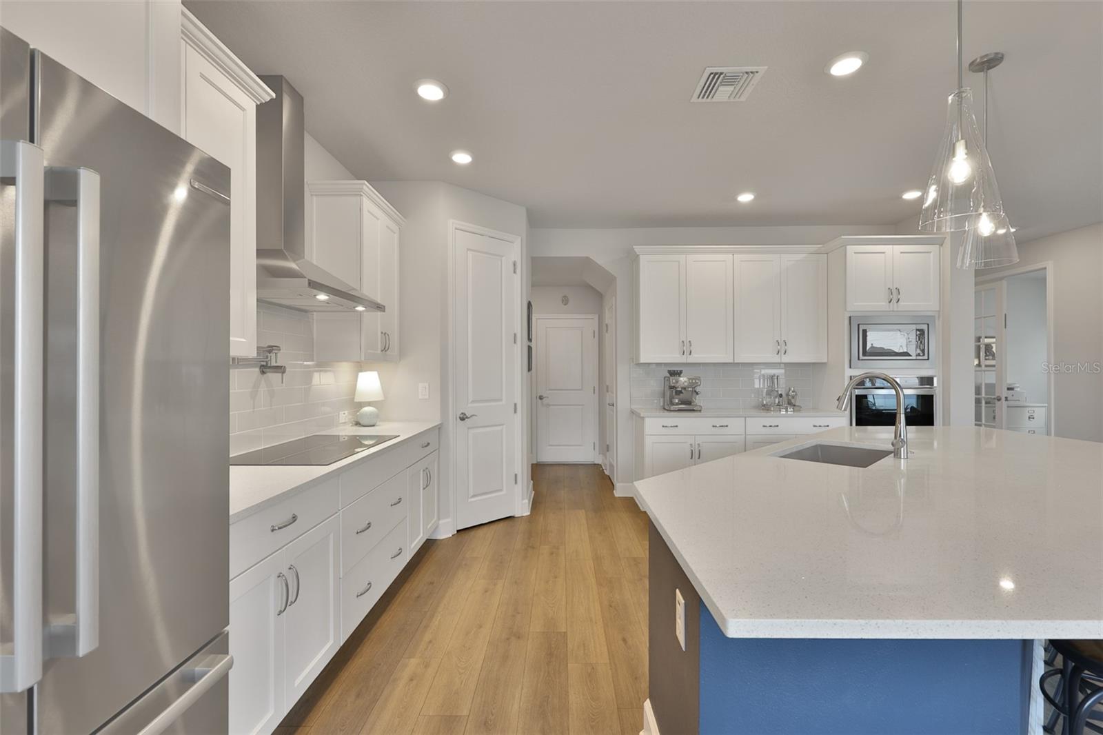 2407 W GRAY ST, TAMPA, FL, 33609