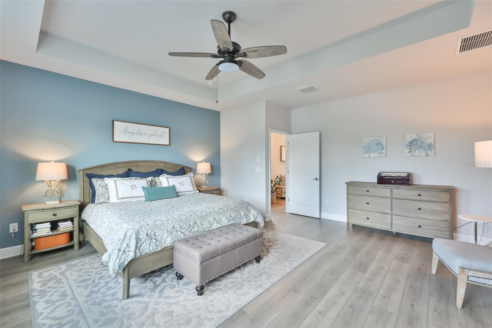 2407 W GRAY ST, TAMPA, FL, 33609
