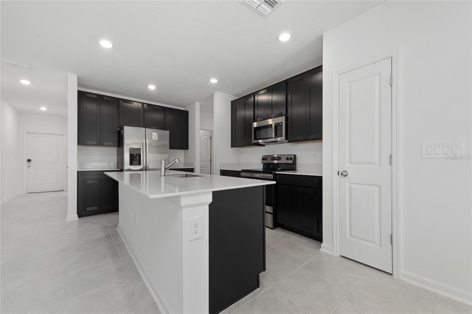2205 AQUIFER LN, DAVENPORT, FL, 33837
