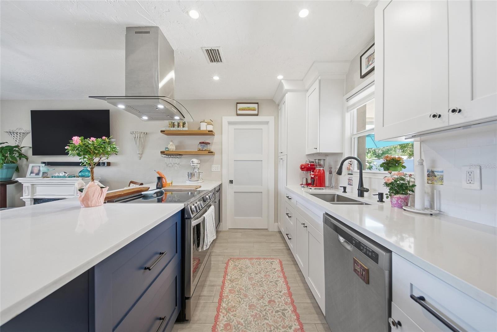 5548 CEDAR ST NE, ST PETERSBURG, FL, 33703