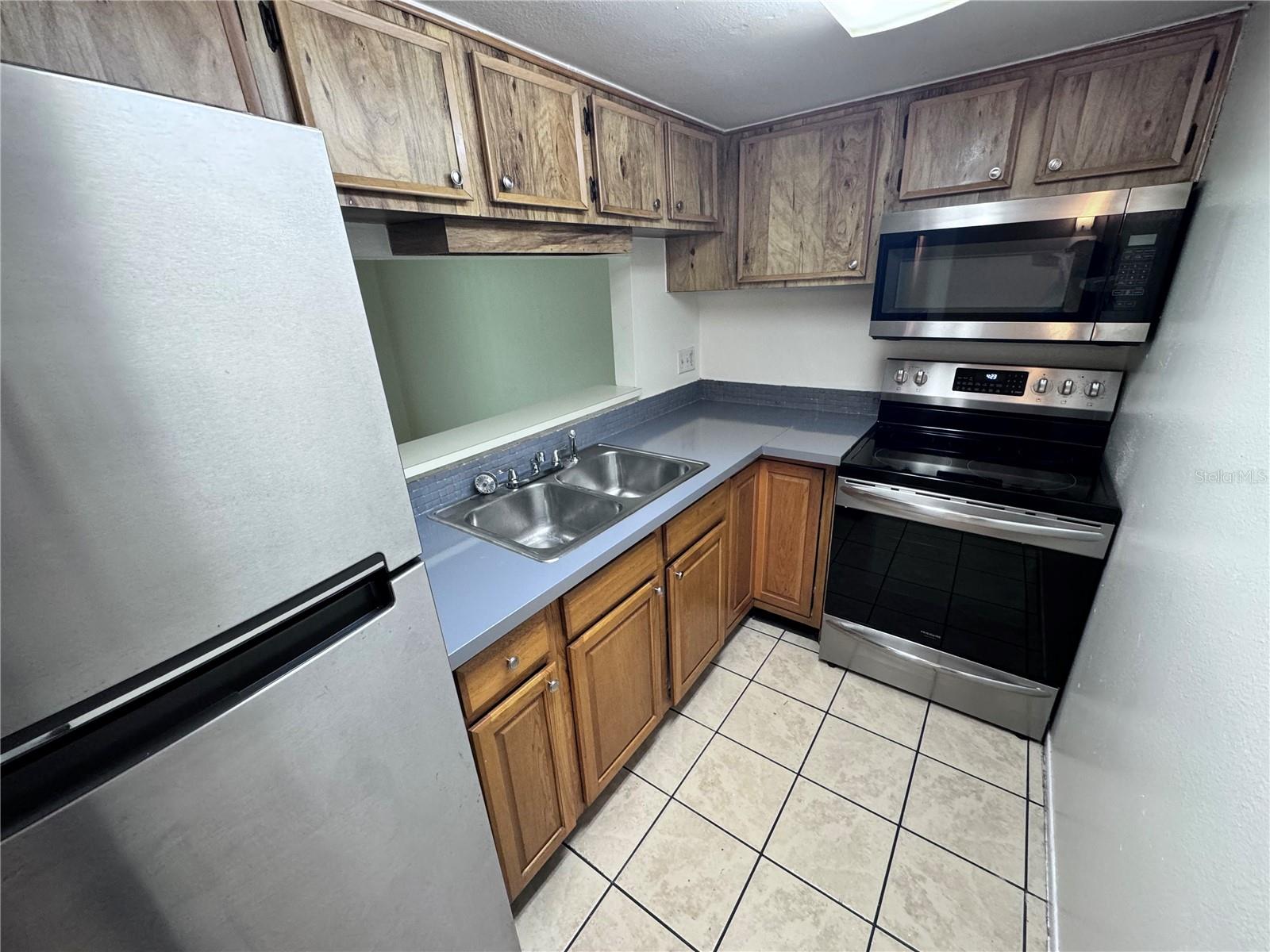 7177 E BANK DR #102, TAMPA, FL, 33617
