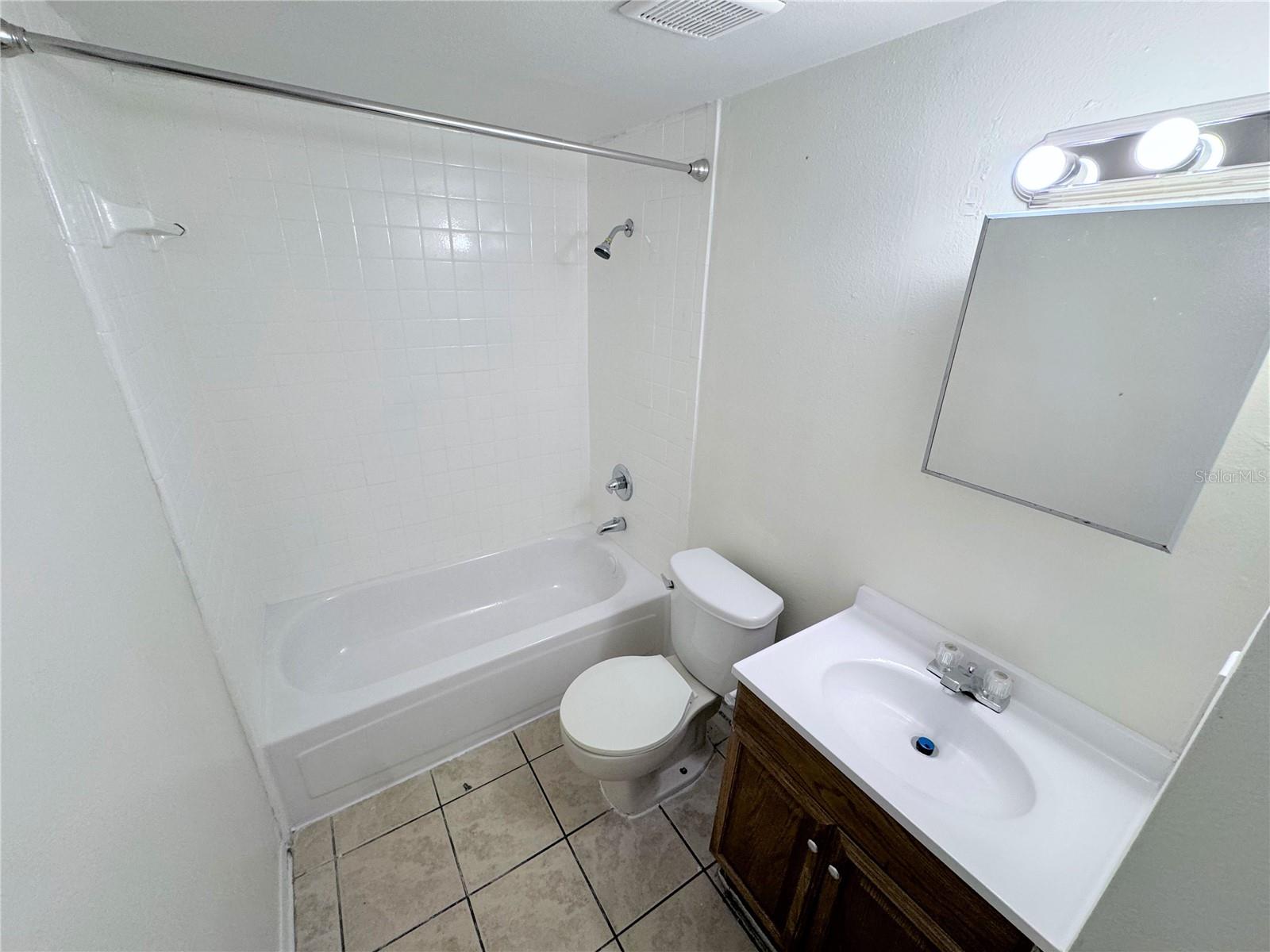 7177 E BANK DR #102, TAMPA, FL, 33617