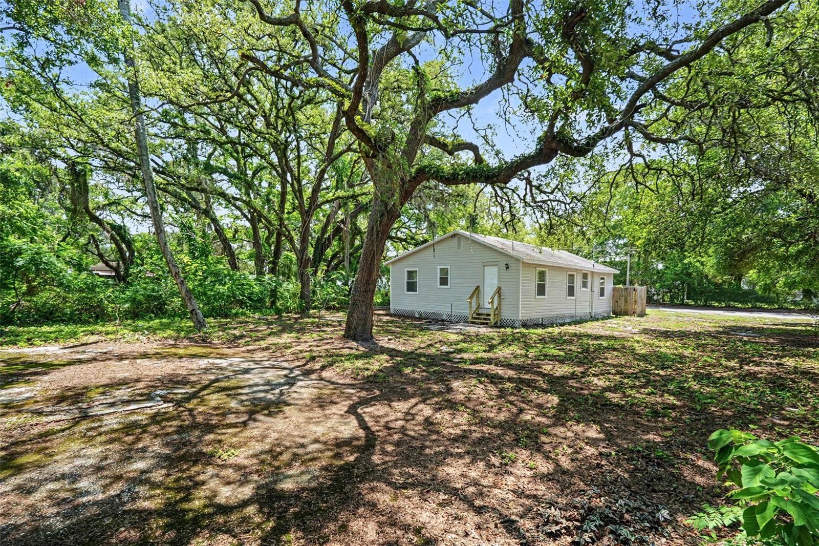 828 E 145TH AVE, TAMPA, FL, 33613