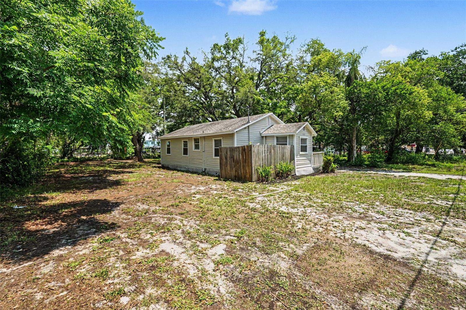 828 E 145TH AVE, TAMPA, FL, 33613