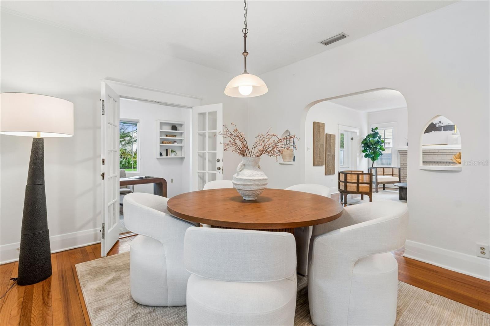 2434 W PROSPECT RD, TAMPA, FL, 33629