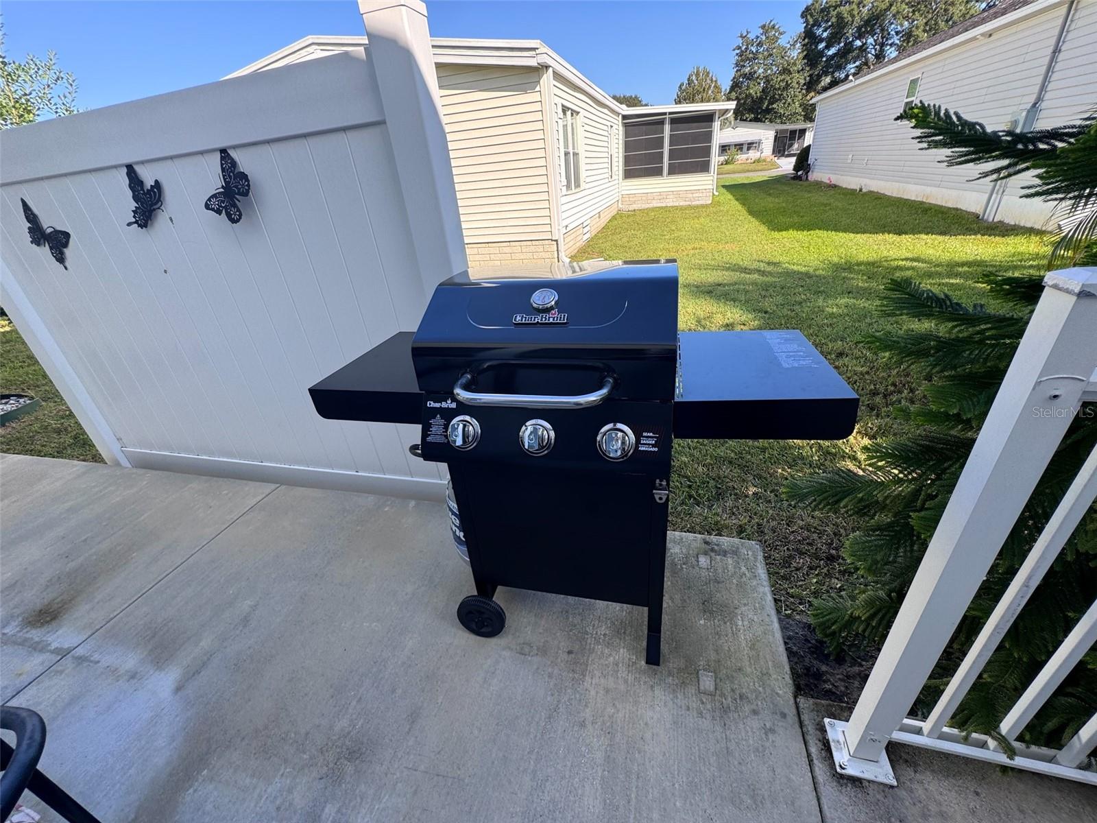 703 ROYAL PALM AVE, LADY LAKE, FL, 32159