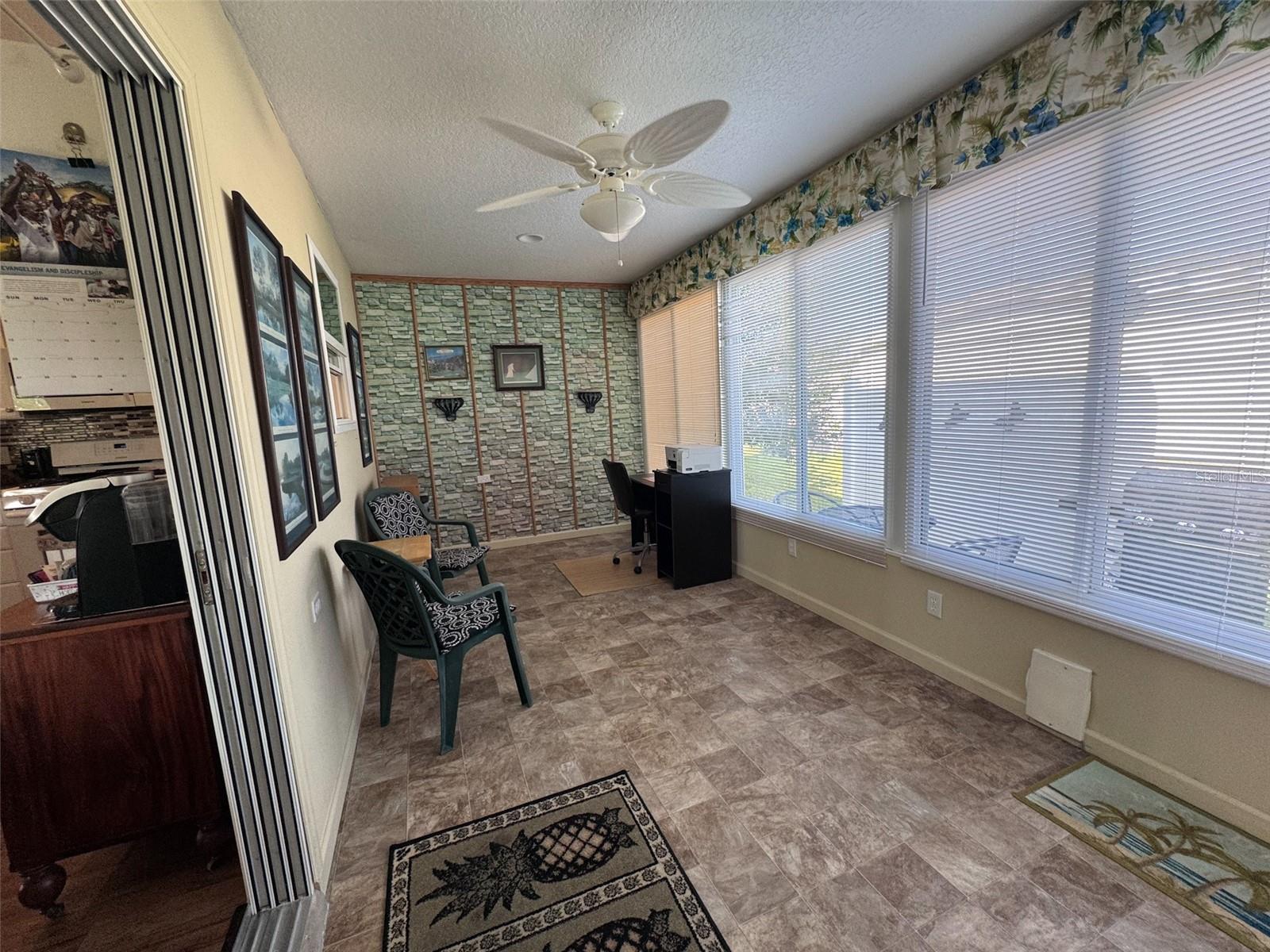 703 ROYAL PALM AVE, LADY LAKE, FL, 32159