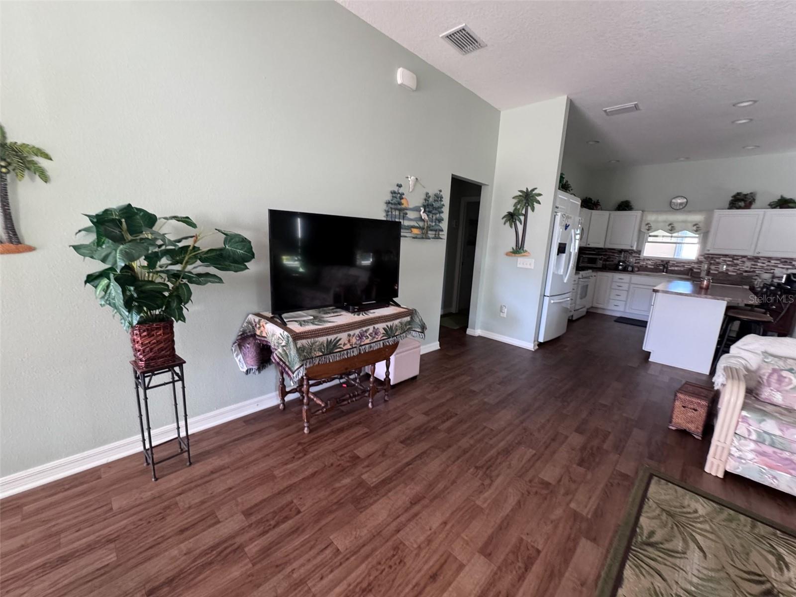 703 ROYAL PALM AVE, LADY LAKE, FL, 32159