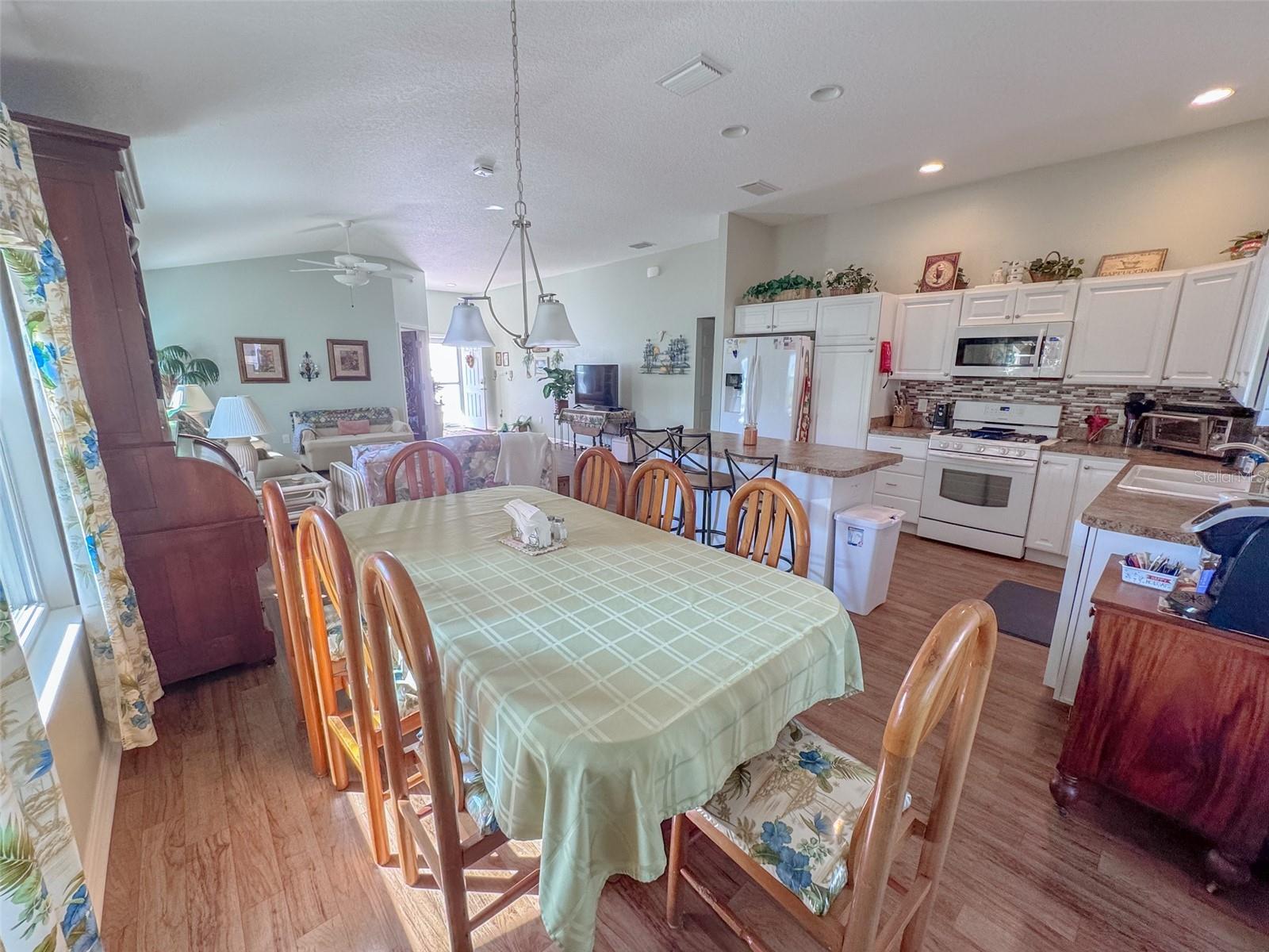 703 ROYAL PALM AVE, LADY LAKE, FL, 32159