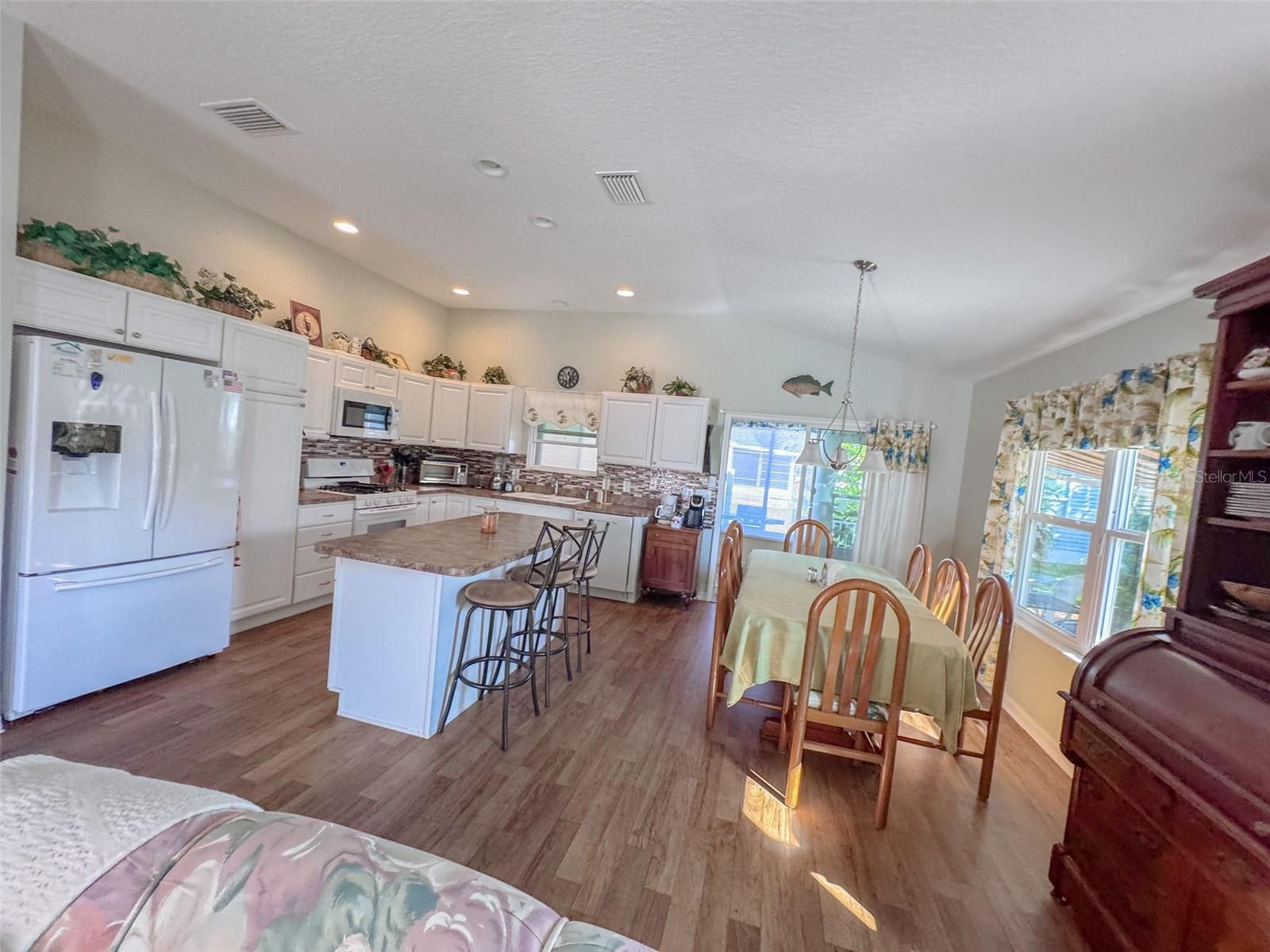 703 ROYAL PALM AVE, LADY LAKE, FL, 32159