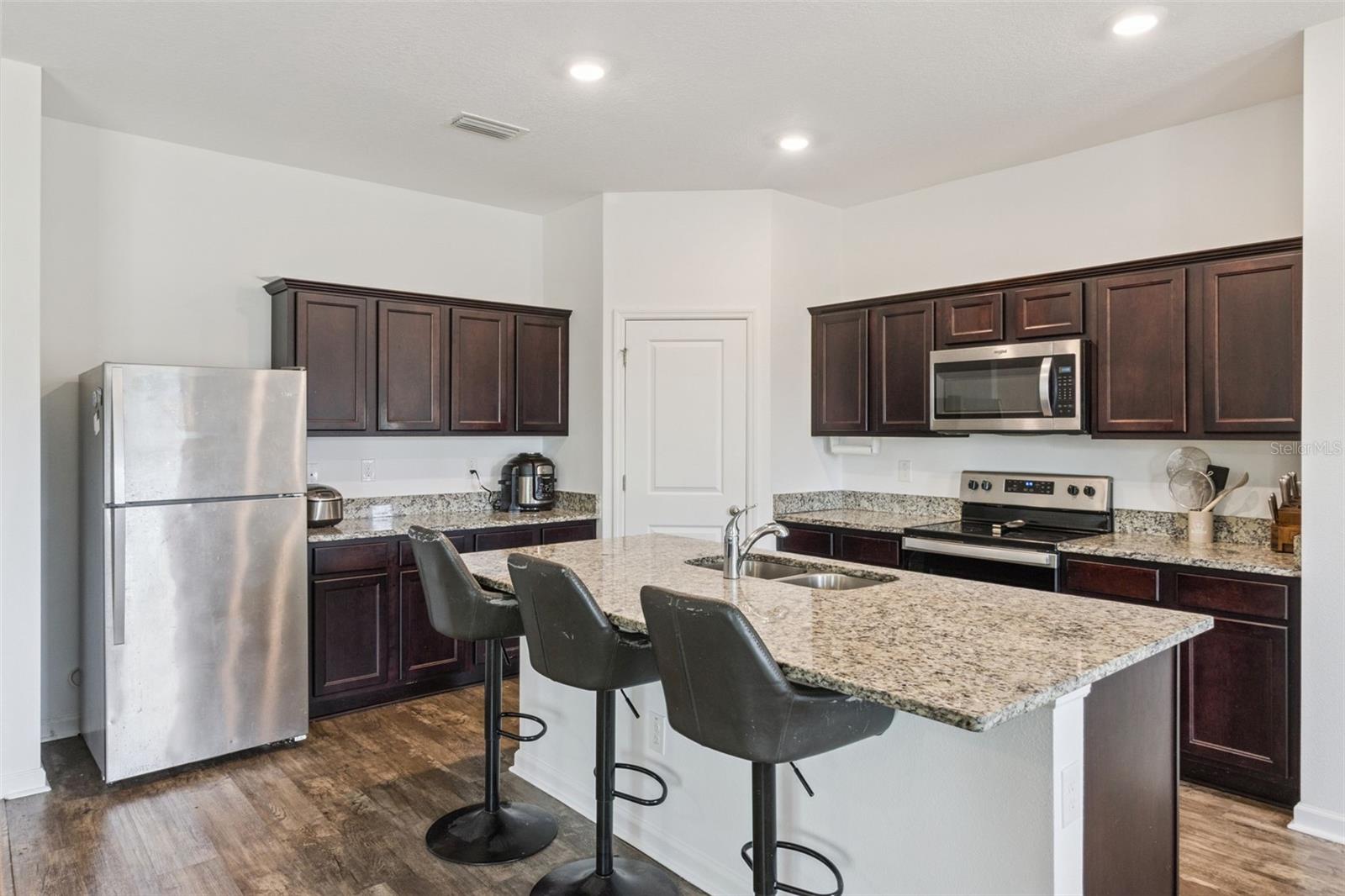 903 SHIMMERING OAKS LN, SEFFNER, FL, 33584