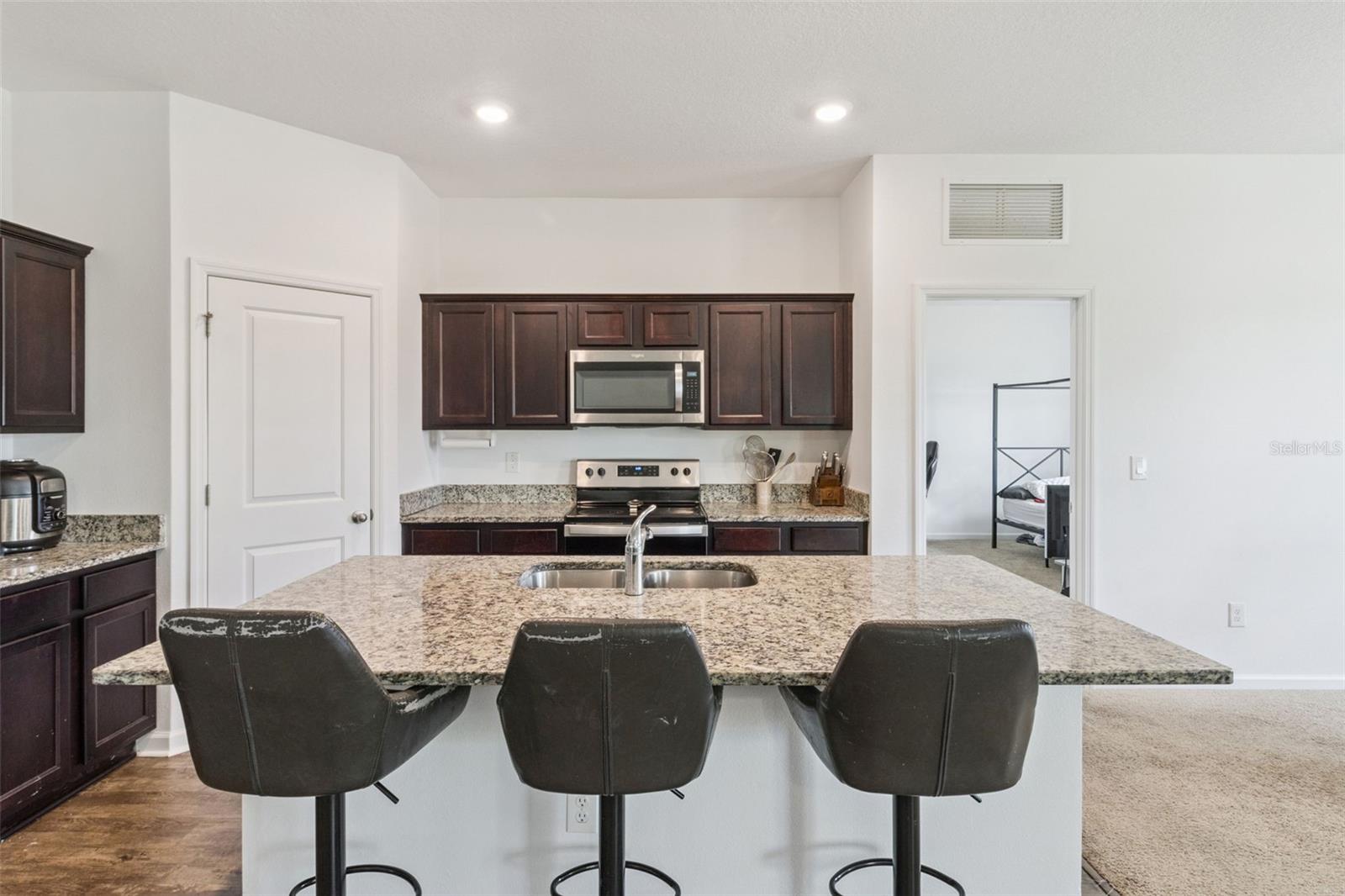 903 SHIMMERING OAKS LN, SEFFNER, FL, 33584