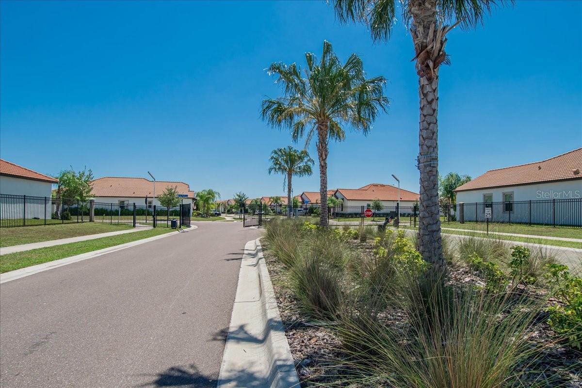 17410 HOLLY WELL AVE, WIMAUMA, FL, 33598