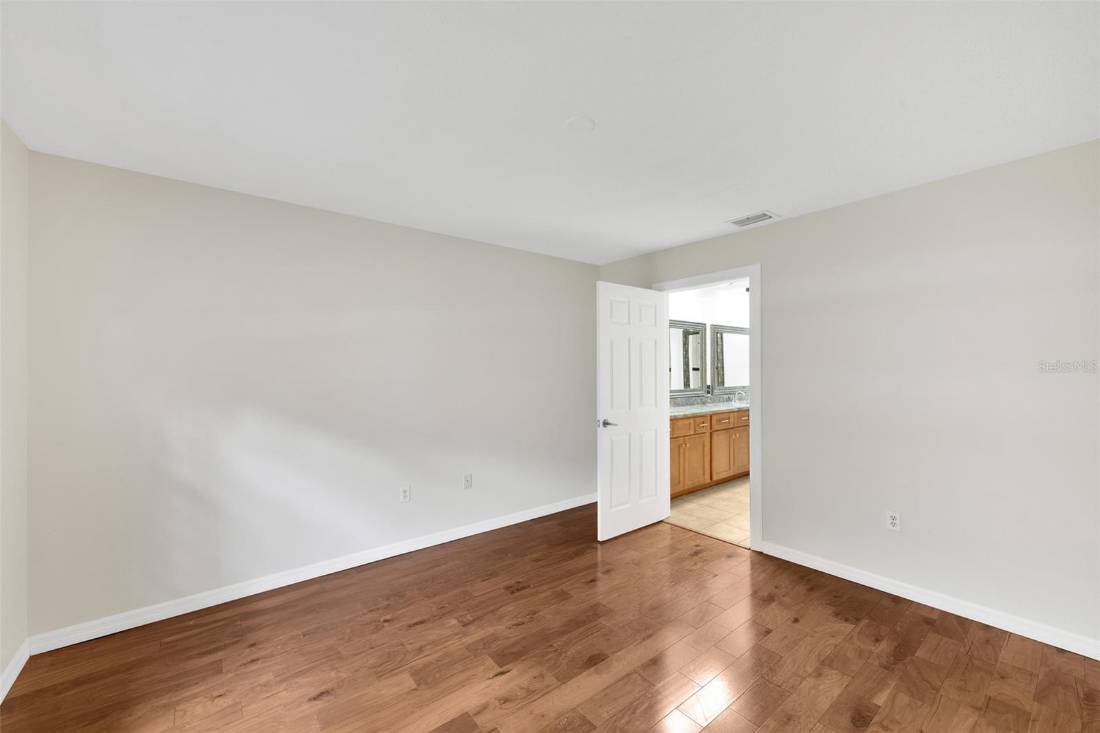 5015 BARRINGTON CIR #201, SARASOTA, FL, 34234