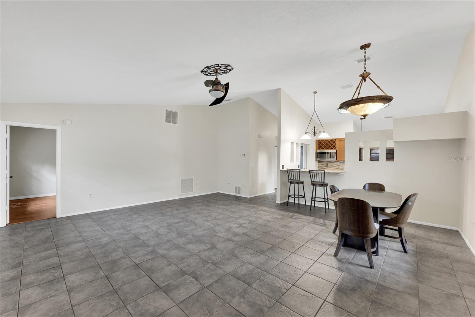 5015 BARRINGTON CIR #201, SARASOTA, FL, 34234