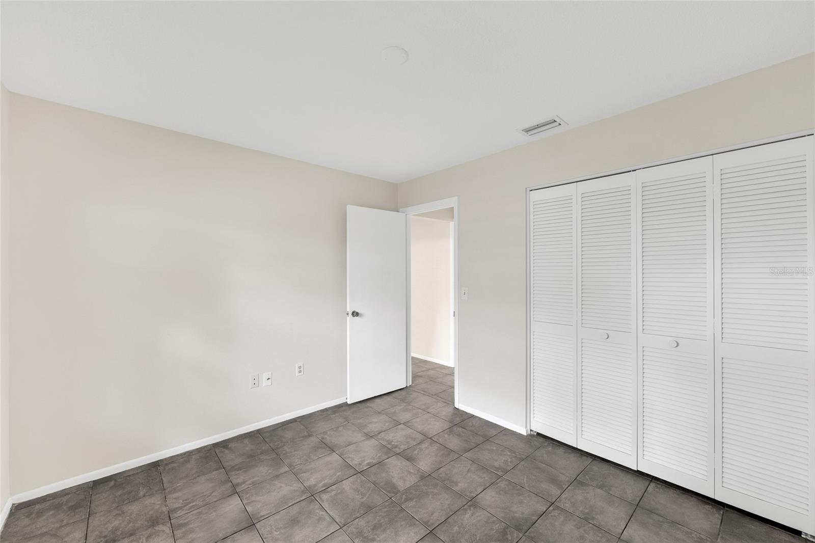 5015 BARRINGTON CIR #201, SARASOTA, FL, 34234