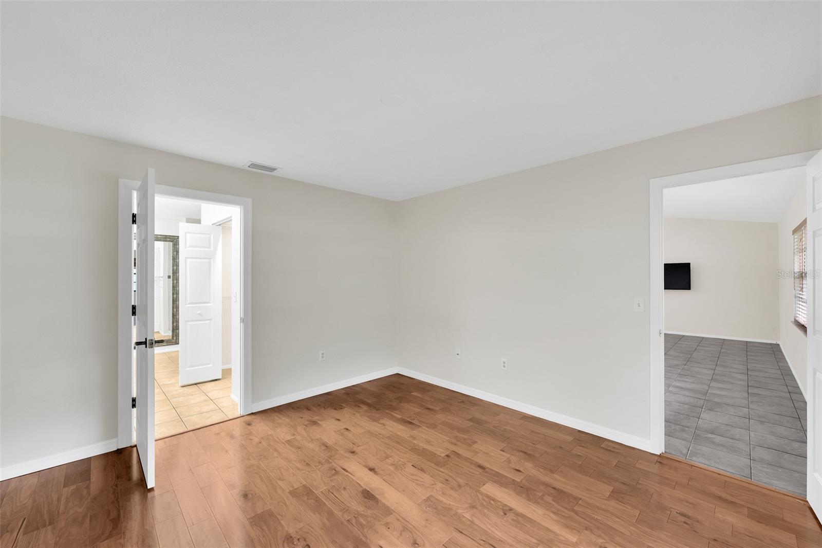 5015 BARRINGTON CIR #201, SARASOTA, FL, 34234