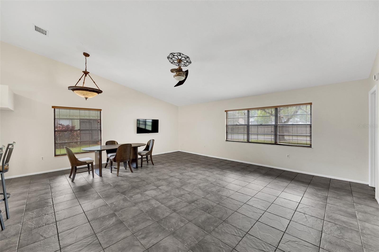 5015 BARRINGTON CIR #201, SARASOTA, FL, 34234