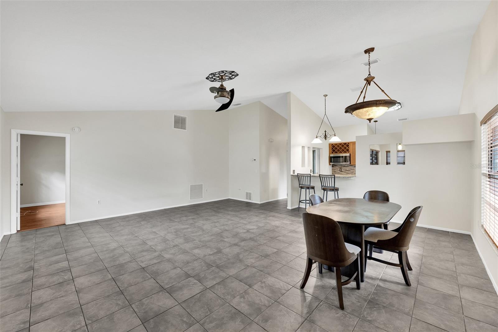 5015 BARRINGTON CIR #201, SARASOTA, FL, 34234