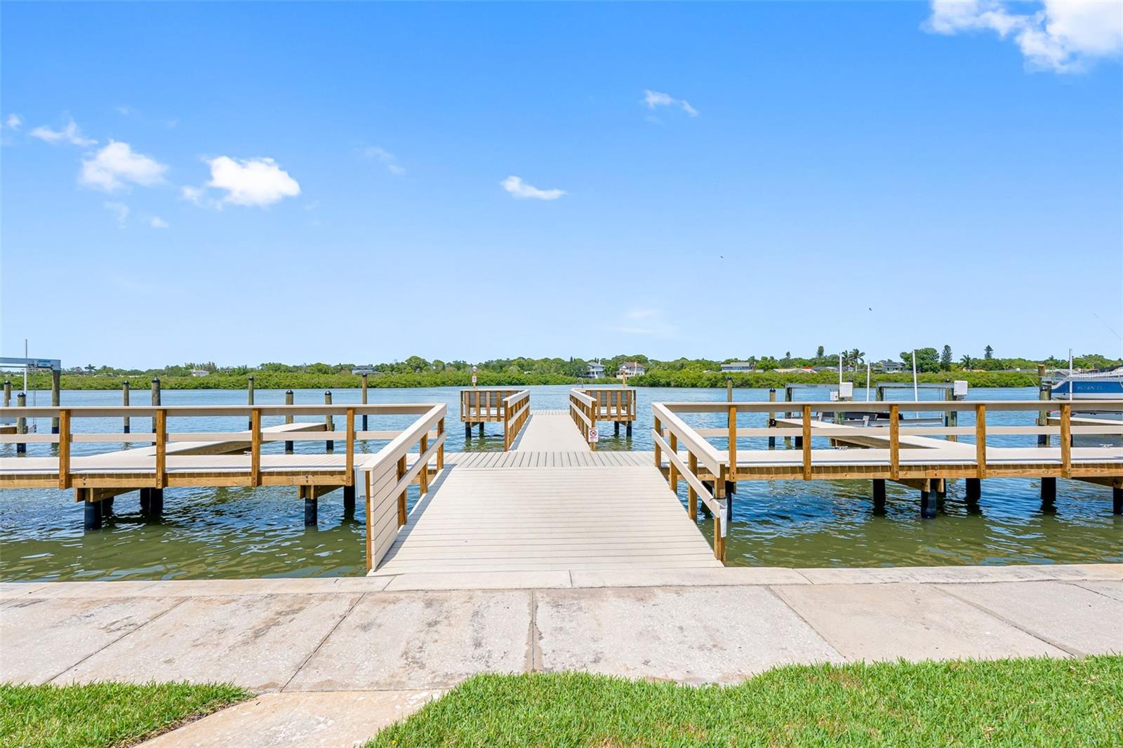 19111 VISTA BAY DR #301, INDIAN SHORES, FL, 33785