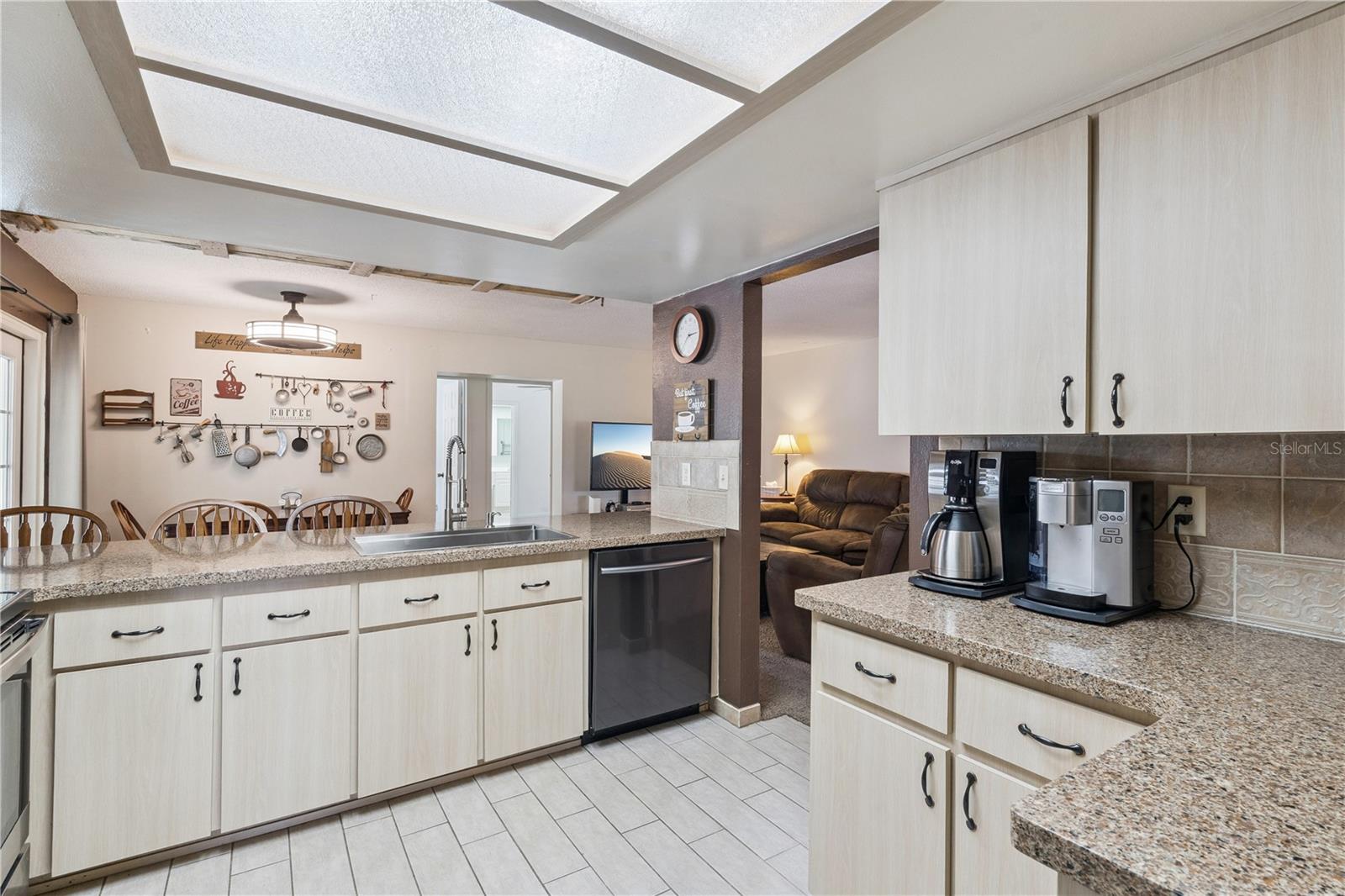 380 E LAKE ST, UMATILLA, FL, 32784