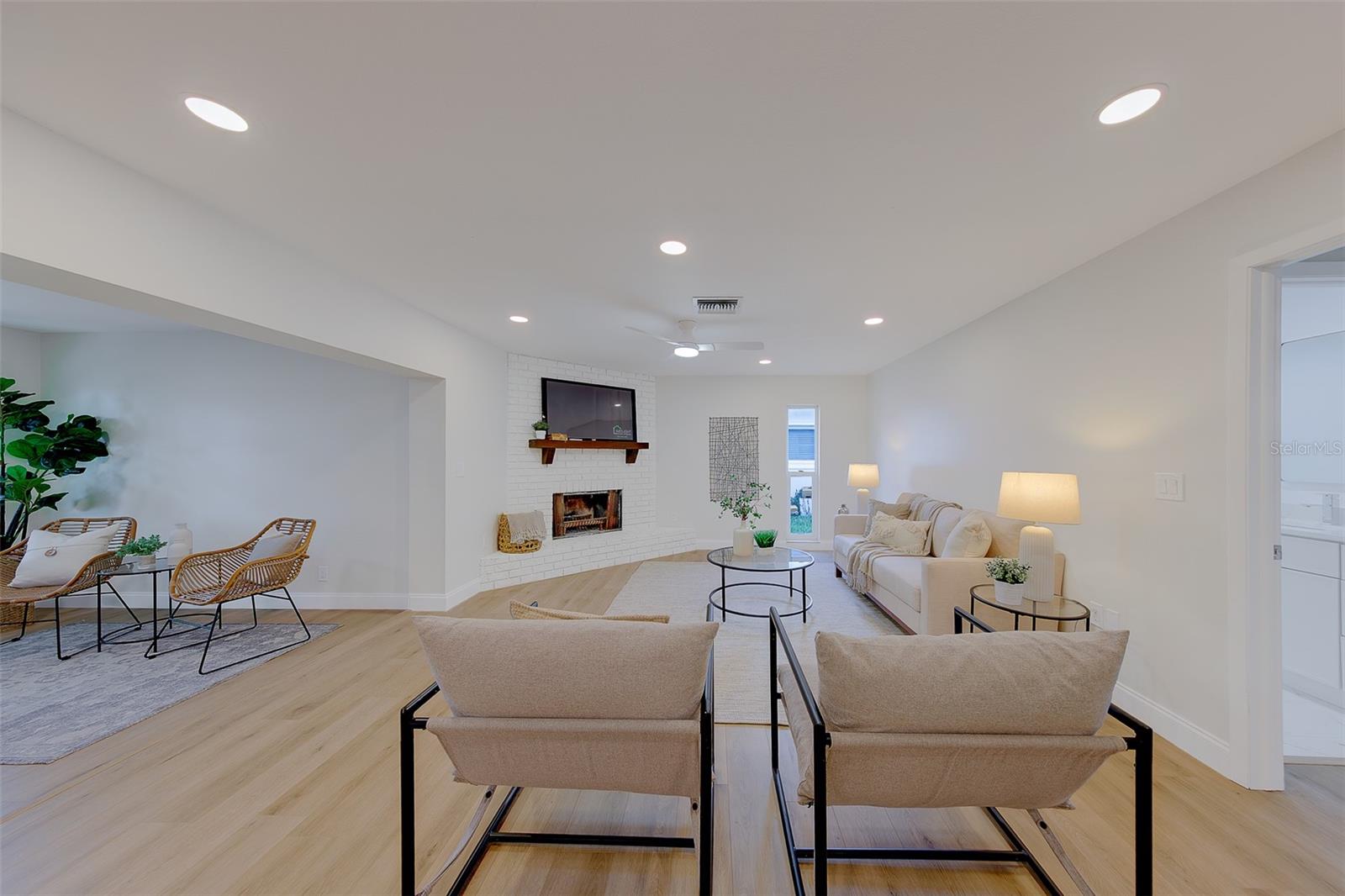 11818 69TH WAY, LARGO, FL, 33773