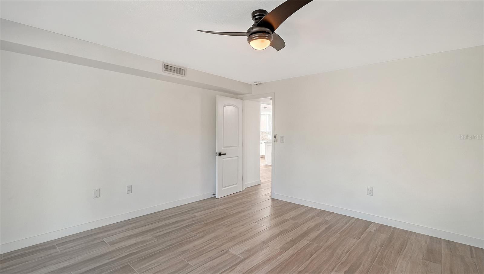 909 SPANISH DR N, LONGBOAT KEY, FL, 34228