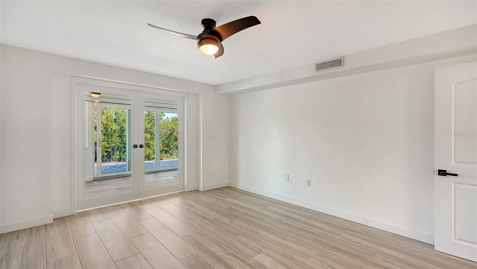 909 SPANISH DR N, LONGBOAT KEY, FL, 34228