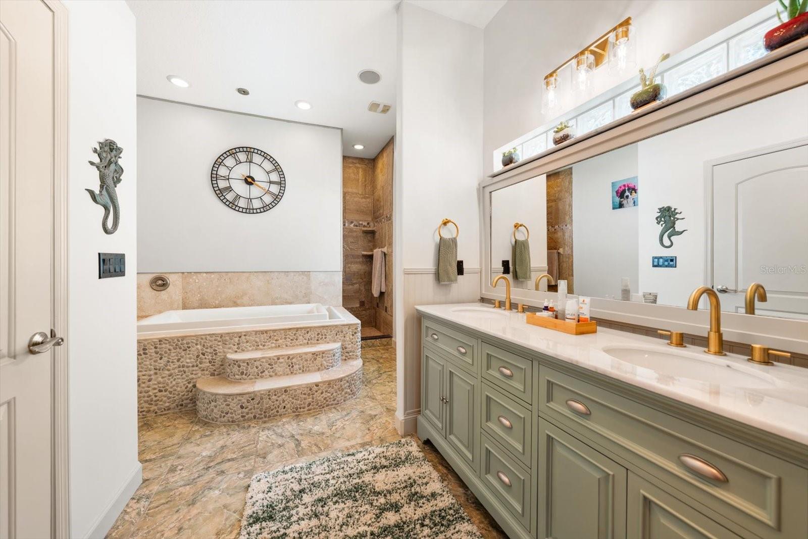2400 SHERWOOD LN, CLEARWATER, FL, 33764