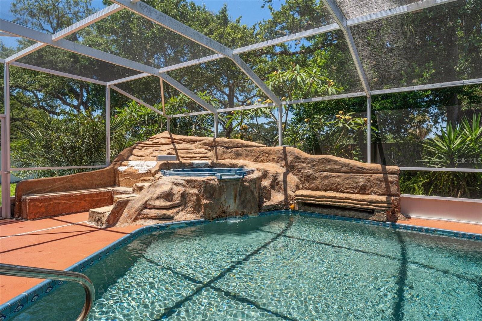 2400 SHERWOOD LN, CLEARWATER, FL, 33764