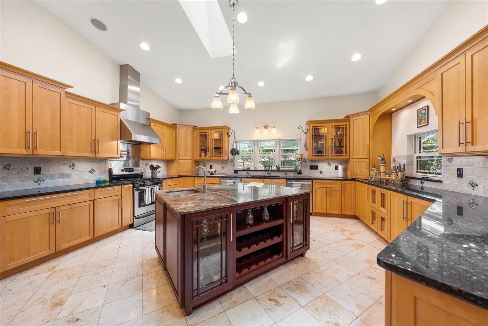 2400 SHERWOOD LN, CLEARWATER, FL, 33764