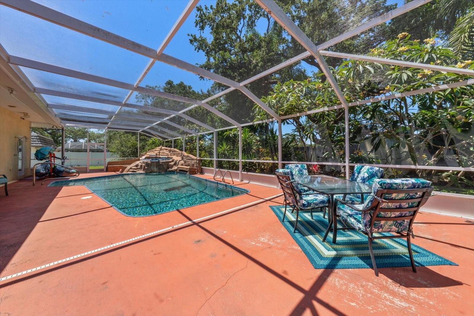 2400 SHERWOOD LN, CLEARWATER, FL, 33764